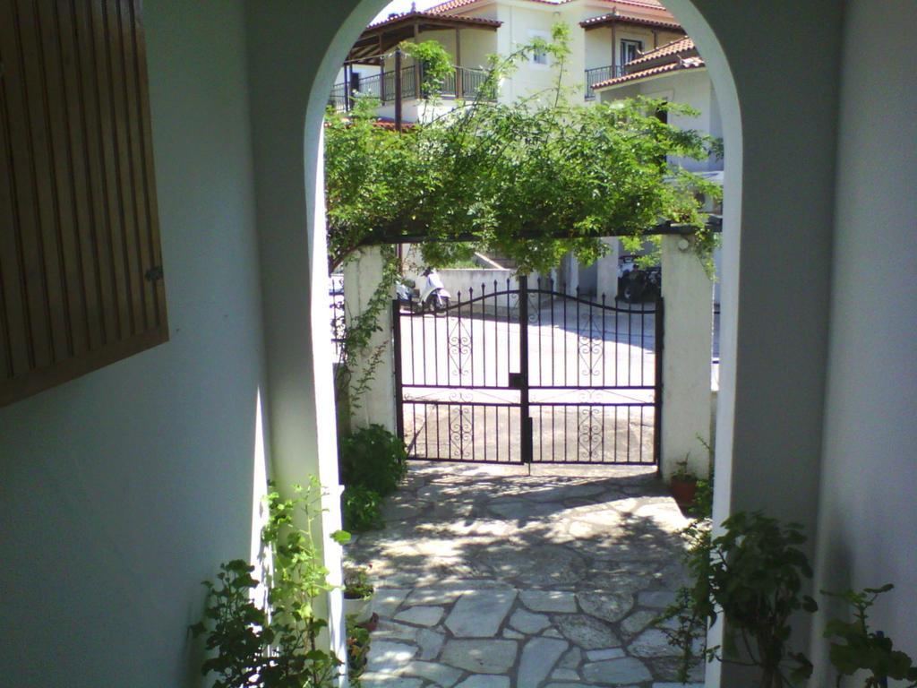 Karagiozos Studios & Apartments Skopelos Exterior foto